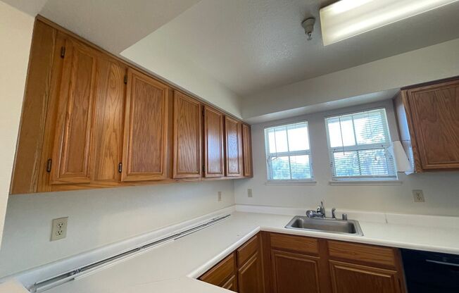 2 beds, 1 bath, $2,590