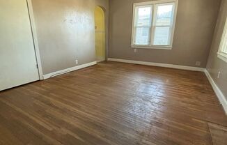 3 beds, 1 bath, $900