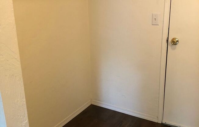 Studio, 1 bath, 300 sqft, $750