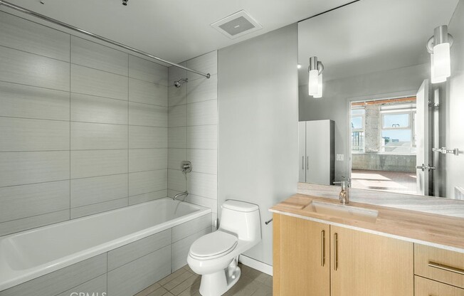 2 beds, 2 baths, 1,720 sqft, $5,100, Unit 433