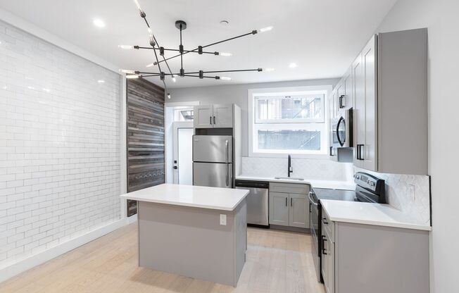 1 bed, 1 bath, 666 sqft, $2,395, Unit 001