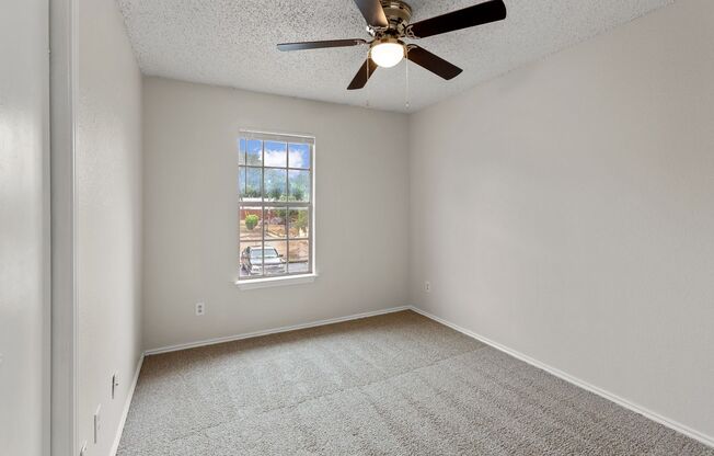 2 beds, 1 bath, $950, Unit 11