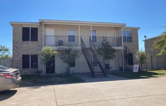 2 beds, 1 bath, $700, Unit 1304 Dugger Unit D