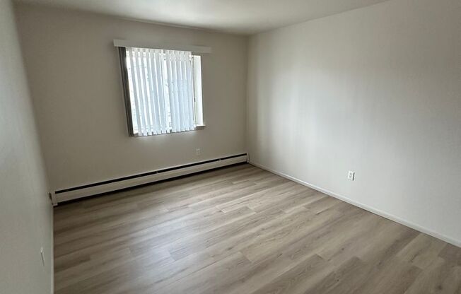 2 beds, 1 bath, $1,295, Unit 103