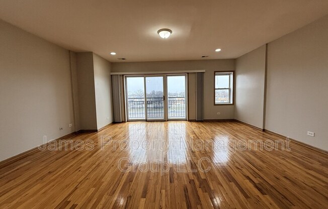 2729 W CONGRESS PKWY