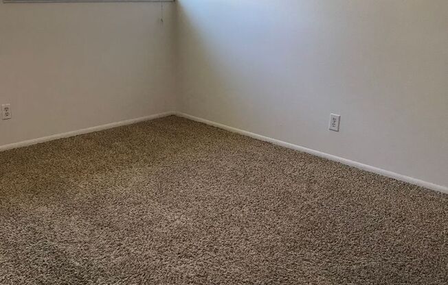 3 beds, 1 bath, 759 sqft, $780