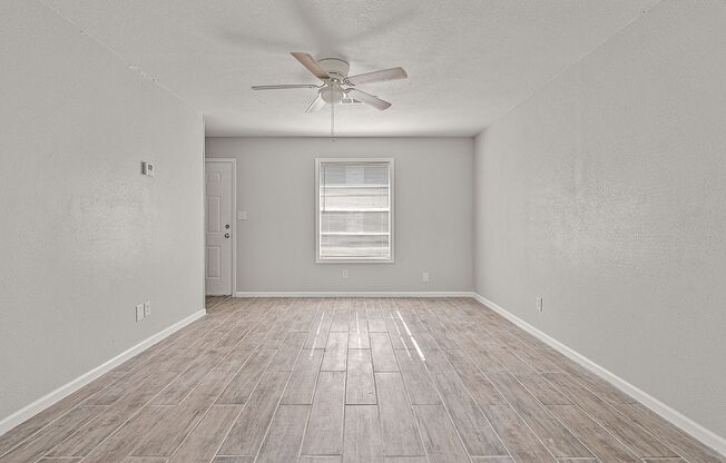 2 beds, 1 bath, 850 sqft, $850, Unit B2