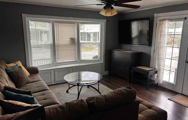 Charming 2-Bedroom Home in Largo – 55+ community