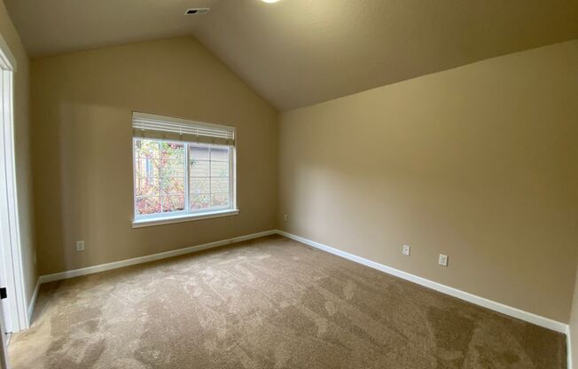 Charming 3 BD* 2.5 BA* Townhome! In Excellent location! Minutes Intel, Nike, Costco, Shopping, and Lots of Restaurants!