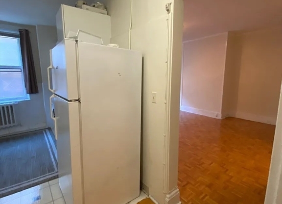 Studio, 1 bath, 500 sqft, $2,600, Unit 4E