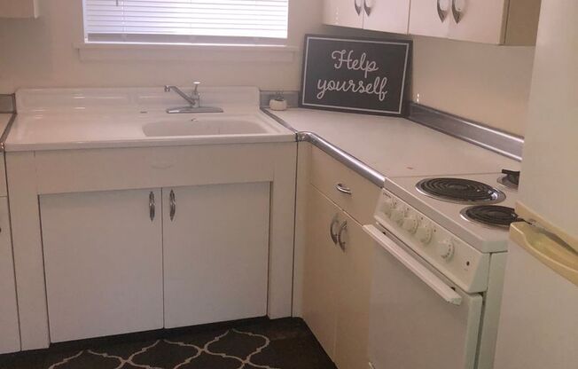 1 bed, 1 bath, 580 sqft, $655, Unit 1300-1607