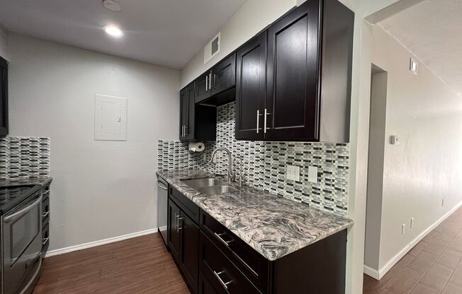 Ridglea4004 #203 ***MAINTENANCE-HOA***