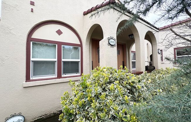 Beautiful Vintage 1 BR!