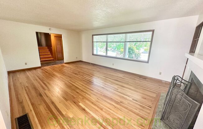 Mid-Century Classic House in Reedwood Neighborhood - Eastmoreland