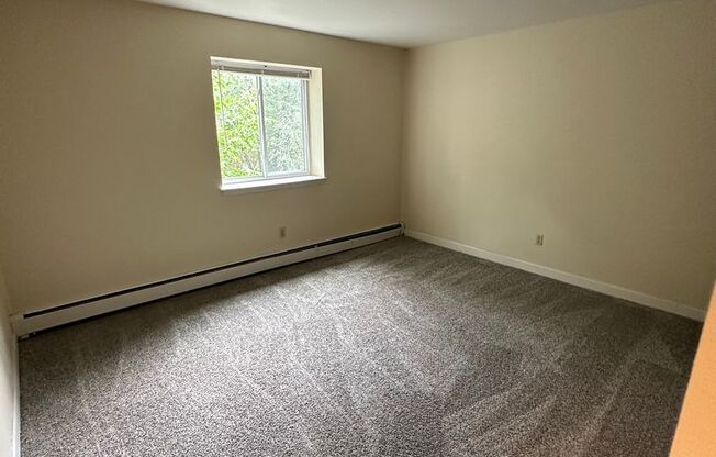 2 beds, 1 bath, $1,395, Unit 216