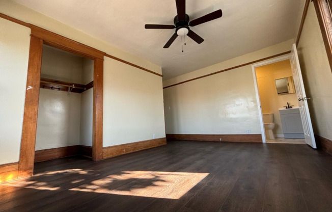 526 W 49 ST