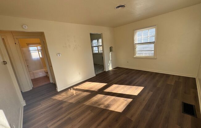 2 beds, 1 bath, $950