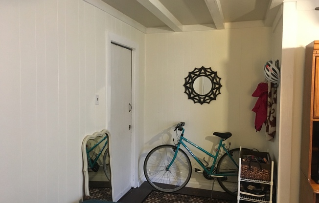 1 bed, 1 bath, 250 sqft, $850, Unit 5