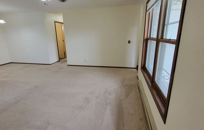 2 beds, 1 bath, $1,300