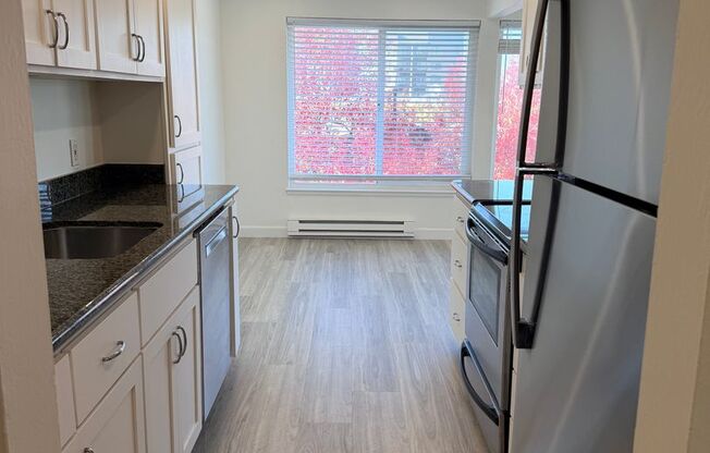 Sil - 641 Masonic Way