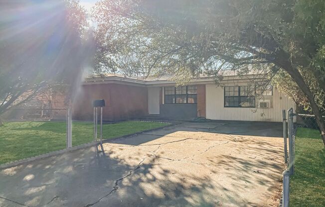 Charming 3-Bedroom, 2-Bathroom Home in a Quiet Neighborhood