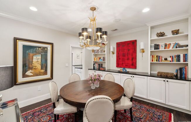 STUNNING 3-BEDROOM ALAMO HEIGHTS TOWNHOME
