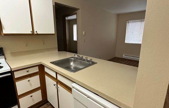 2 beds, 1 bath, 650 sqft, $1,695, Unit 3