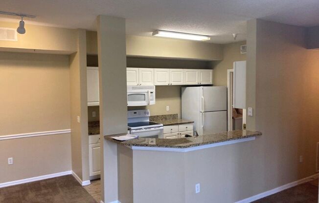 2 bd / 2 ba in Palms Club - Private Patio, Scenic View!!