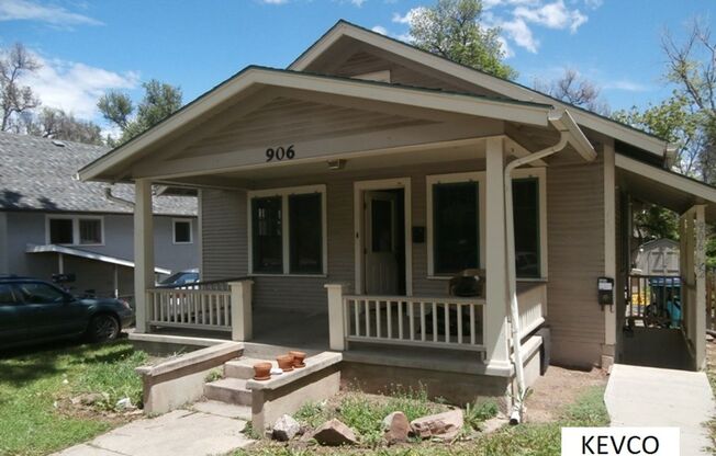 2 beds, 1 bath, $1,800, Unit 906 Mathews St