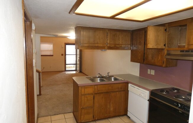 2 beds, 2 baths, $795, Unit Unit D