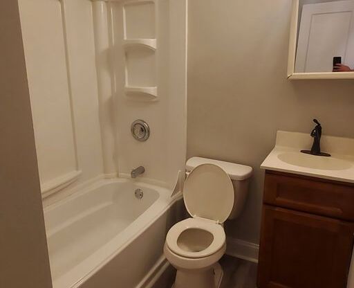 2 beds, 1 bath, $850