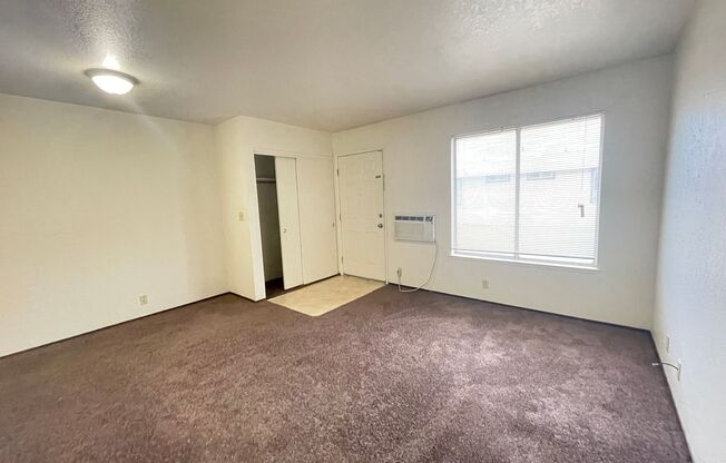 1 bed, 1 bath, $1,050, Unit Apt 4