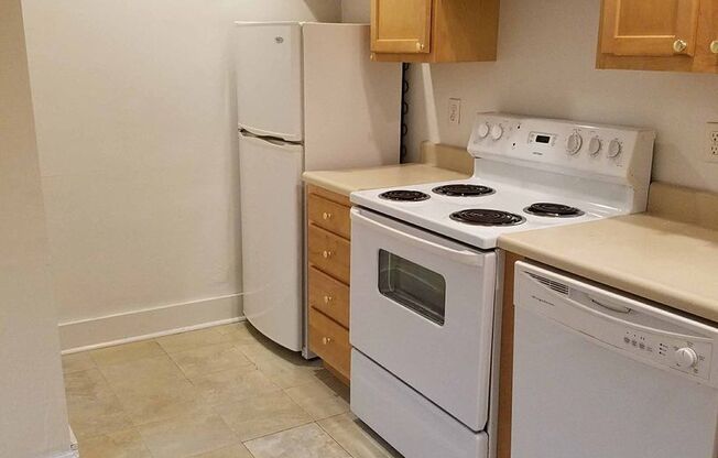 Studio, 1 bath, 294 sqft, $1,225, Unit New King Edward  1A4
