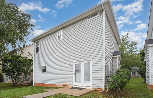 3 beds, 2.5 baths, $2,000
