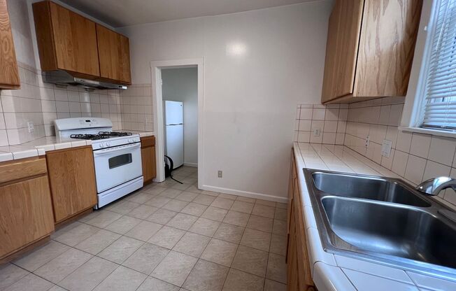 2 beds, 1 bath, $3,650, Unit Unit 11