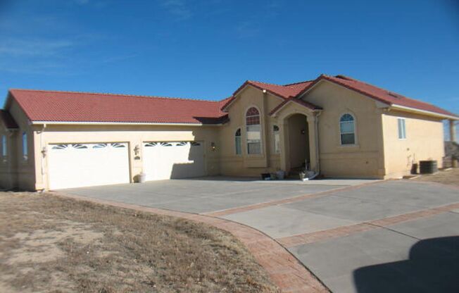 ALL PROSPECTIVE TENANTS MUST SUBMIT A $58 NON-REFUNDABLE APPLICATION FEE PER APPLICANT ONLINE AND BE PRE-QUALIFIED PRIOR TO ANY SHOWINGS Apply @ puebloarearentals.com Application process could take up to 5-7 business days.  Managed by Larry Turner