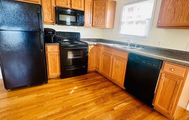 1 bed, 1 bath, $1,095, Unit Apt. A