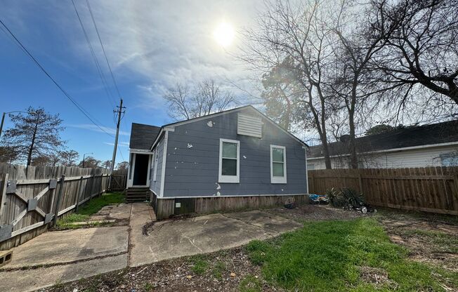 3 beds, 1 bath, $1,125