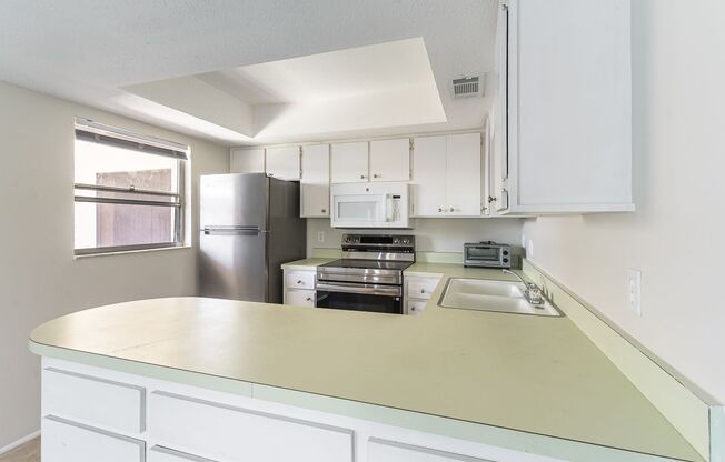 **25% OFF FIRST MONTHS RENT IF YOU OCCUPY BY JULY 31ST**