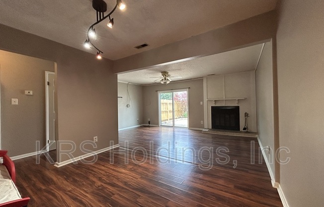 3859 CHIMNEY CRK DR