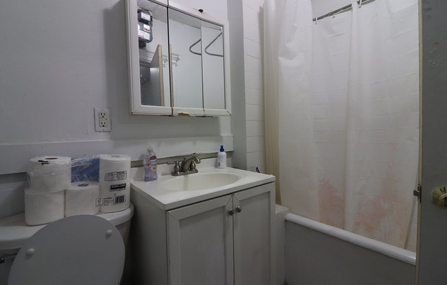 3 beds, 1 bath, $4,595, Unit 6