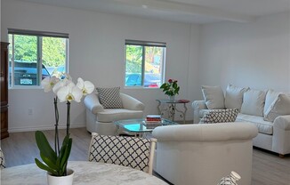 10723 DES MOINES AVE