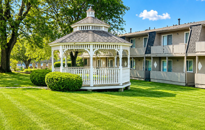 Woodland Creek Apartments in Oak Forest, IL