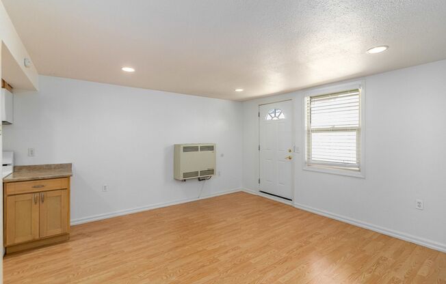935 Central Ave #E - 1 bedroom | 1 bath | Lower unit