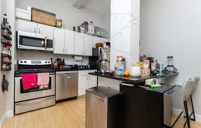 4 beds, 2 baths, 1,006 sqft, $6,750, Unit 404