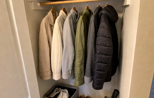 2 beds, 1 bath, 830 sqft, $1,350, Unit C09