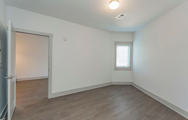1 bed, 2 baths, 945 sqft, $1,975, Unit Heritage East- Unit 212