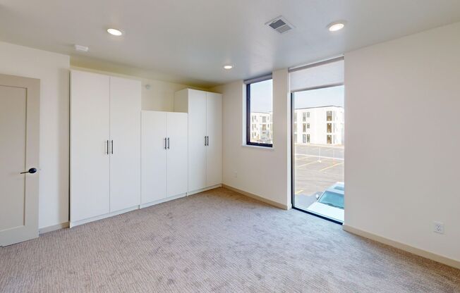 2 beds, 2 baths, 1,021 sqft, $1,740, Unit 6400-204