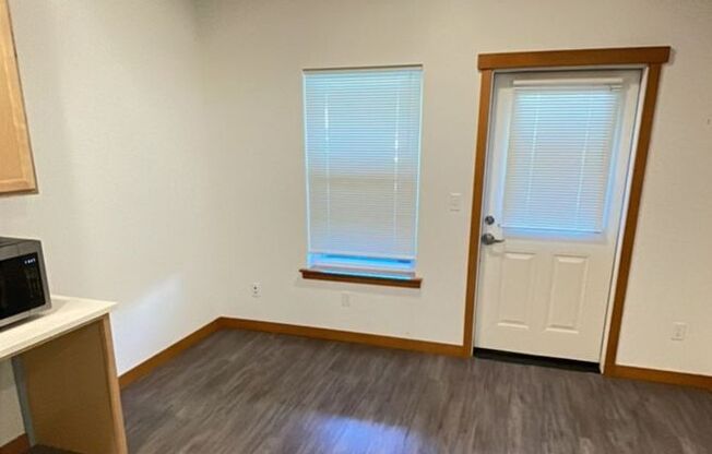 3 beds, 1 bath, $2,250, Unit 1200 #105