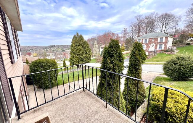 Beautiful Home - 3 Bedroom 2.5 Bathroom - Pittsburgh